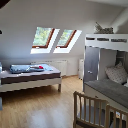 Apartment Wieko Leibnizstr. H1, Dg Links