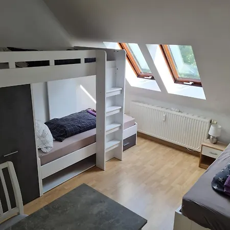 Apartment Wieko Leibnizstr. H1, Dg Links